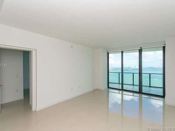 2nd image of 460 NE 28th St APT 3502