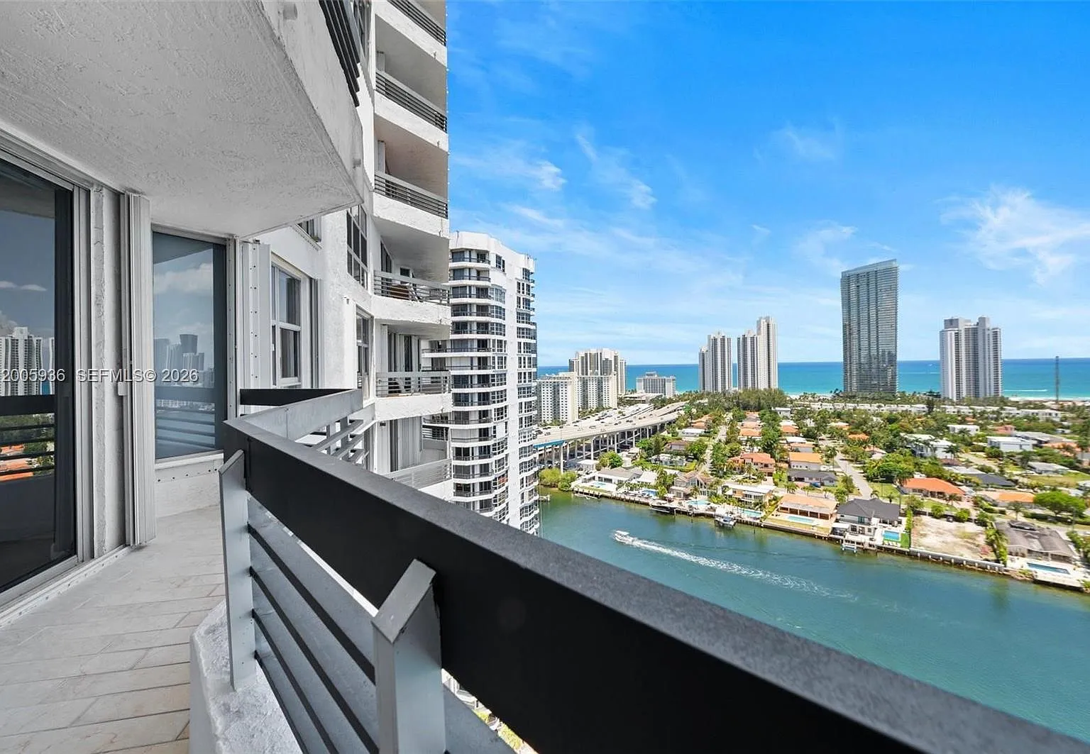 Mystic Pointe Condo No Th — Photo 2