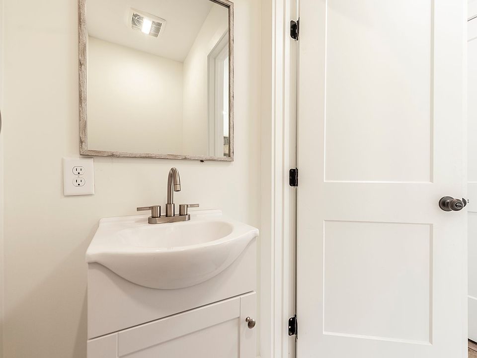 28th image of 655 Cummings Ln