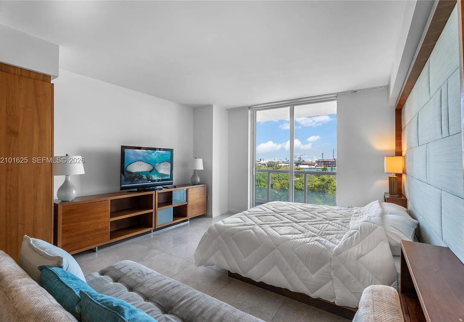 50 Biscayne Condo — Photo 4