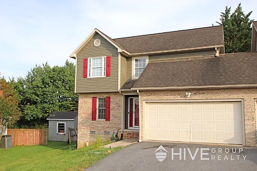 1345 Goldfinch Dr Photo 1
