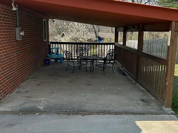 5th image of 337 Carol St