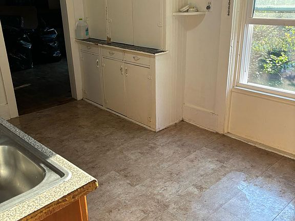 3rd image of 11 Morton St #2