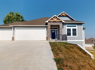 3721 SW Cobblestone Pl, Topeka, KS 66610