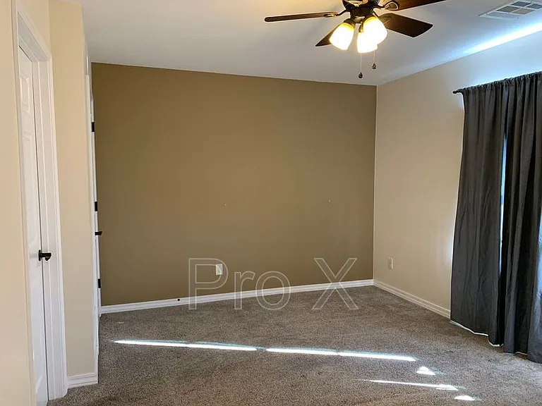 612 Easton Dr #B — Photo 7