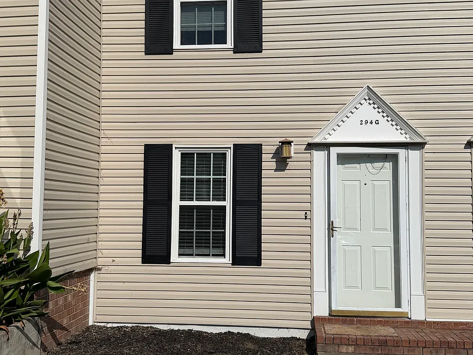 294 Donna Dr #G
