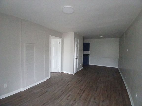 3rd image of 1056 Poplar Ave APT 2