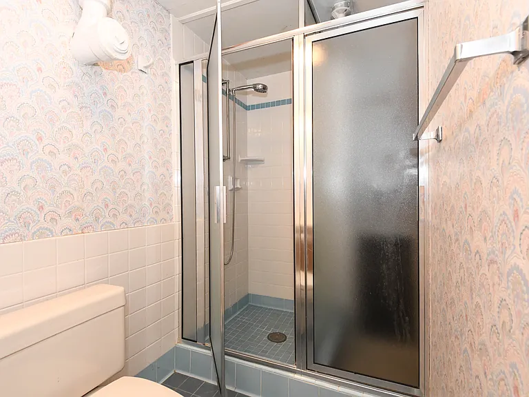 1804 Strathmore Dr — Photo 32