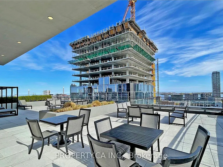 460 Adelaide St E #1821 — Photo 18