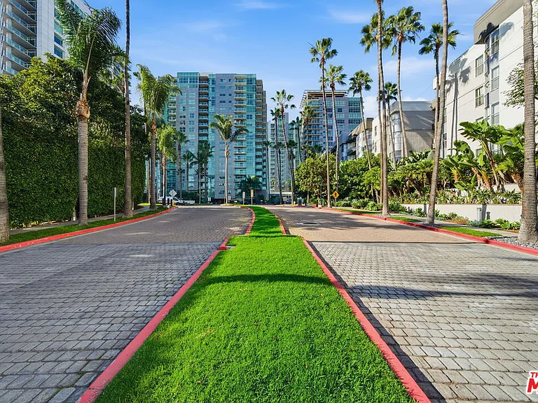 13650 Marina Pointe Dr #1603 — Photo 49