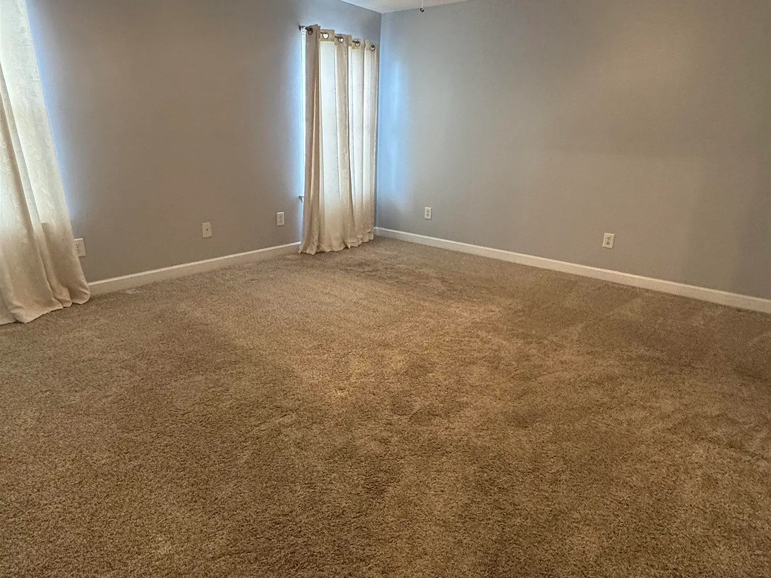 3 bed, 2.0 bath, 1934 sqft, $1,600 — Photo 2