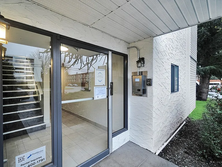 130 Stewart Ave #9 — Photo 31
