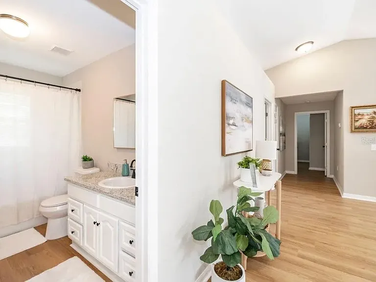 1148 Ruby St — Photo 3