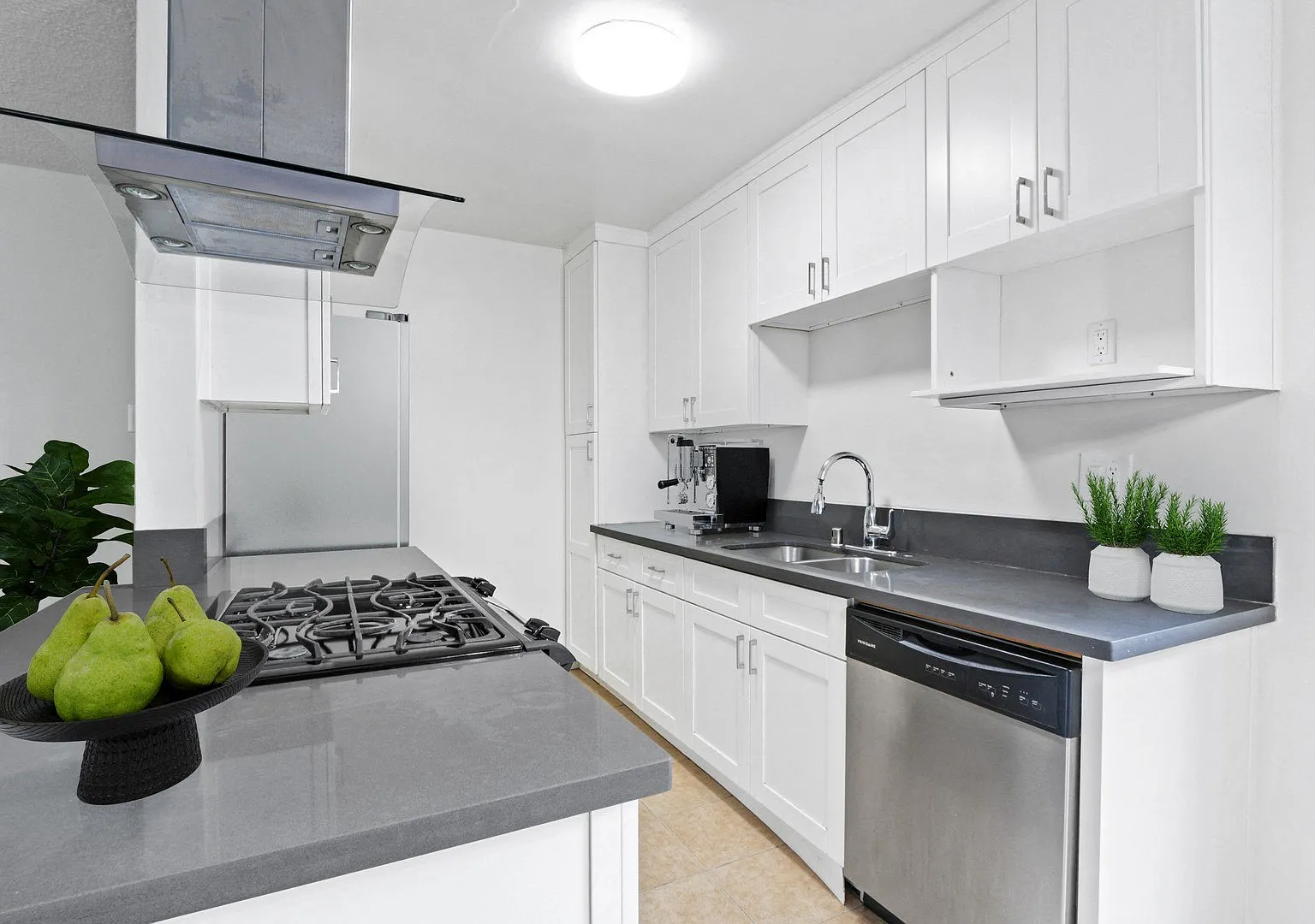 Gale Apartments — Photo 1