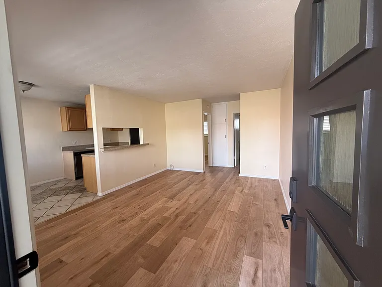 1464 Essex St #7 — Photo 3