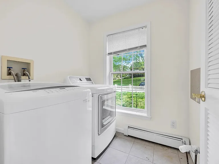 1541 Monmouth Ave #A — Photo 21