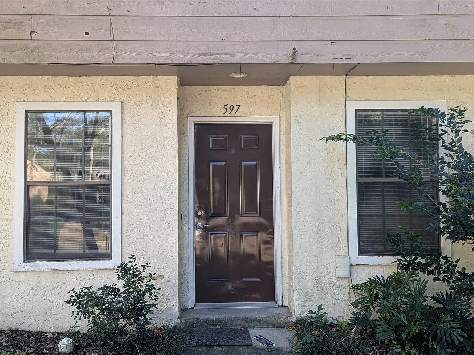 2 bed, 1.5 bath, 1050 sqft, $1,250 — Photo 1