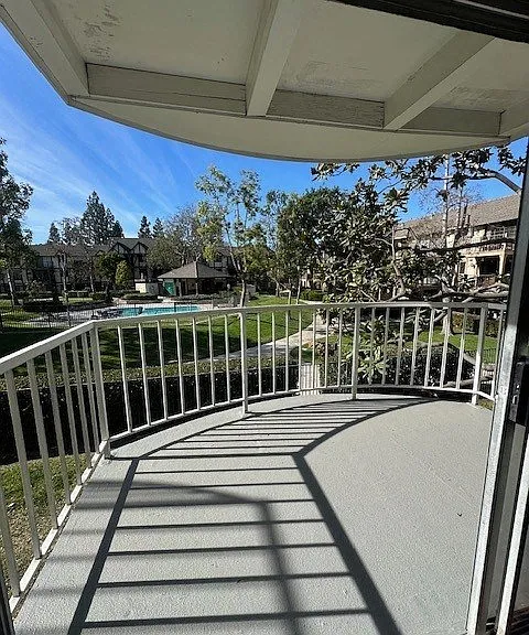 Versailles on the Lake Apartments — Photo 133