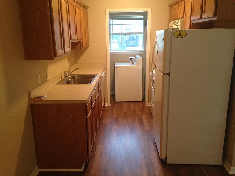 953 W Elm St — Photo 5