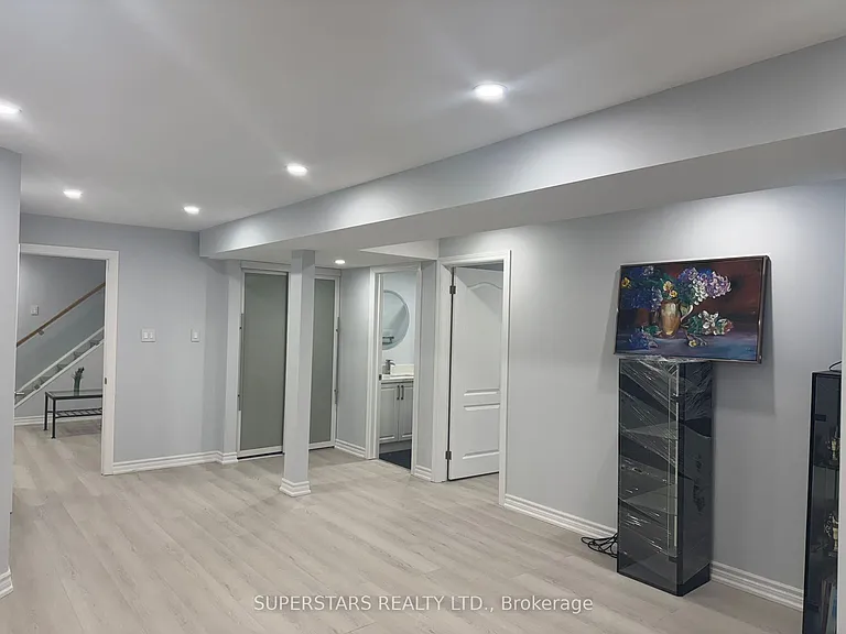 30 Hermitage Blvd #LOWER — Photo 6