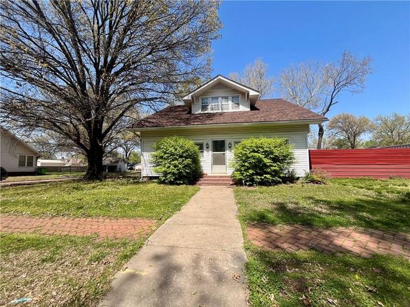 602 E 4th St, Cherryvale, KS 67335