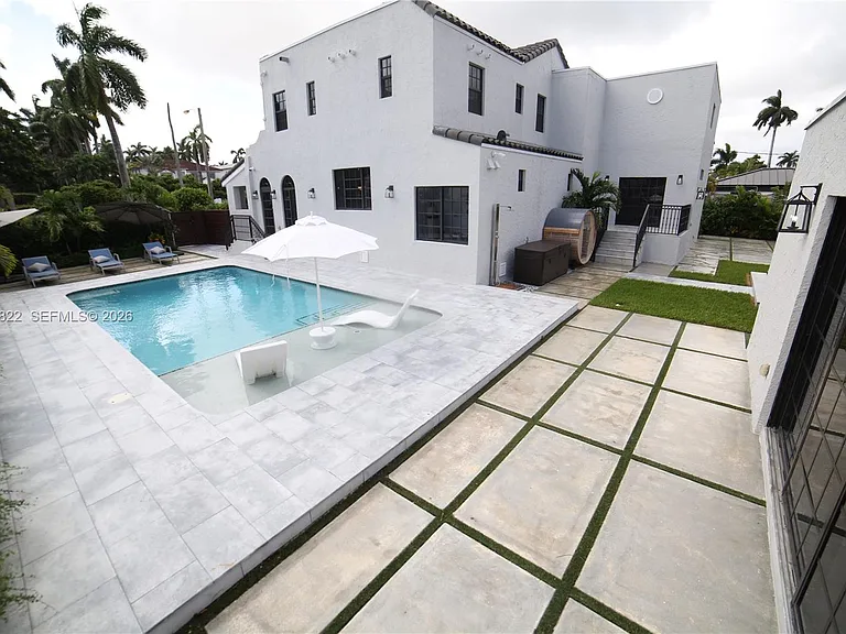1345 Hollywood Blvd — Photo 47