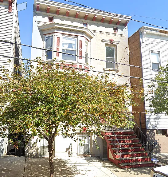 713 State St #BASEMENT — Photo 1