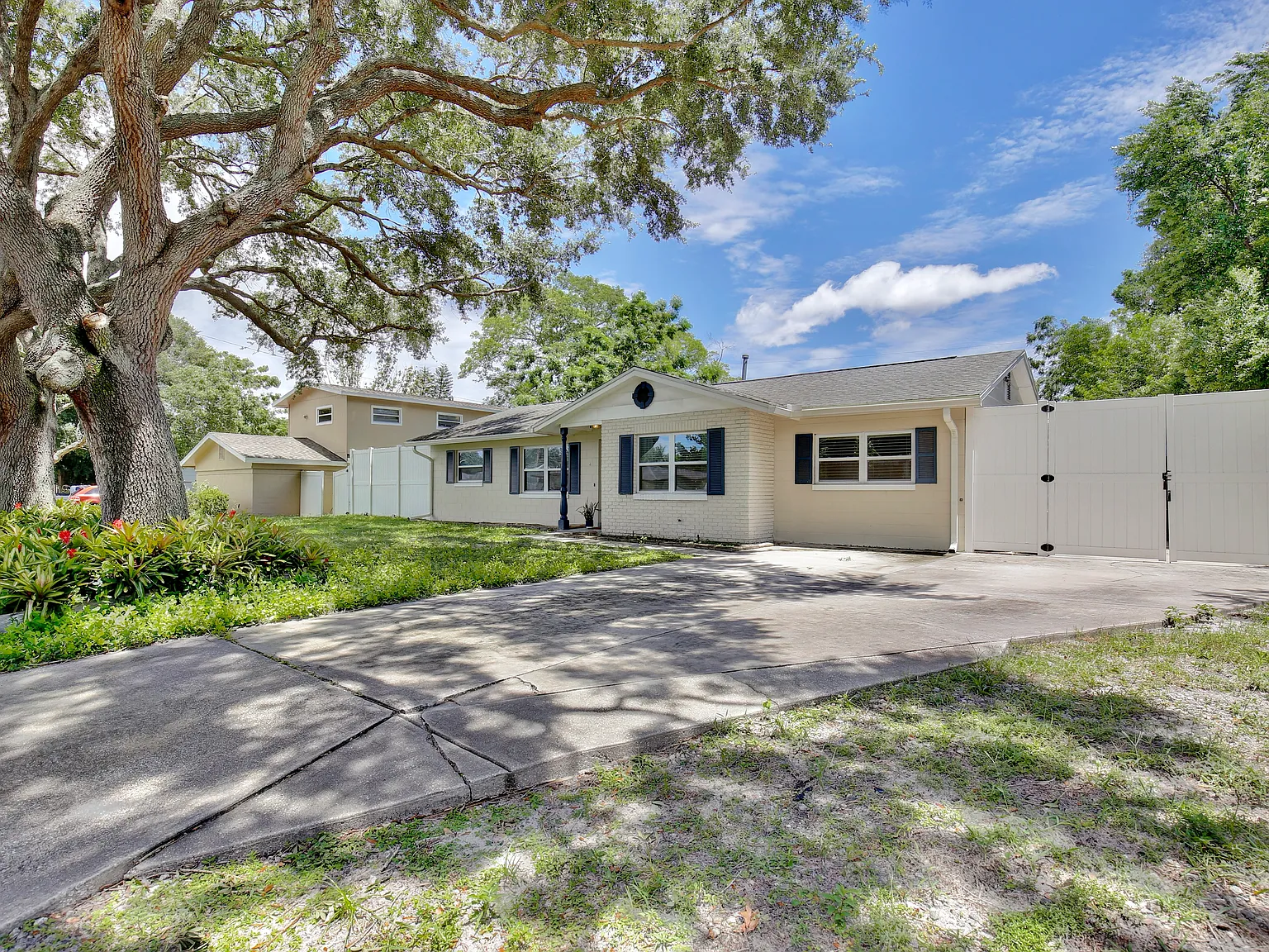 3 bed, 1.5 bath, 1362 sqft, $2,550 — Photo 4