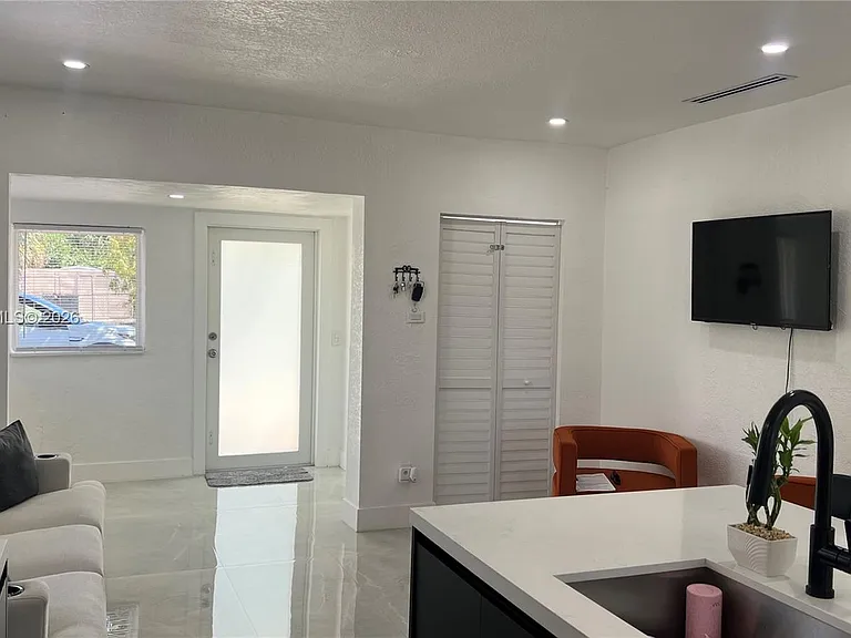 2330 NW 13th St — Photo 4