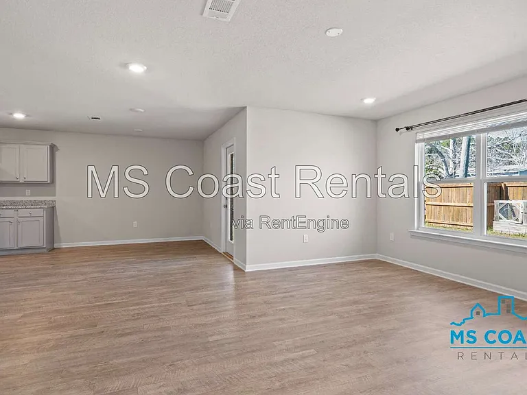 15236 Cypress Way — Photo 6