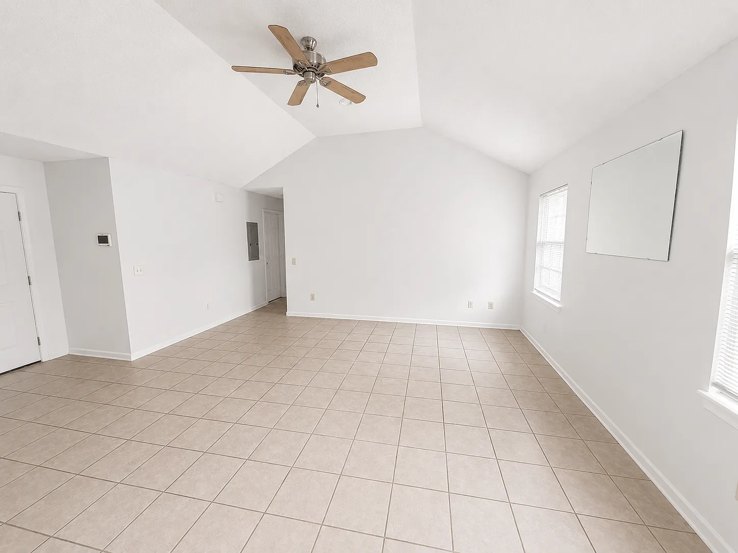 3 bed, 1242 sqft, $1,800 — Photo 2
