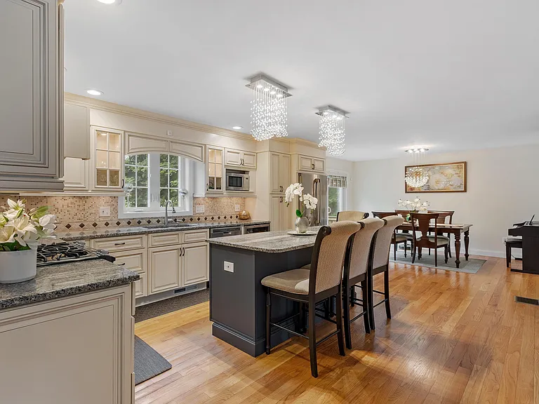186 Salem St — Photo 10