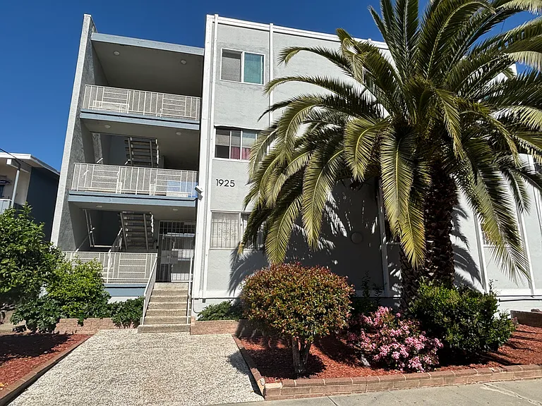 10th Avenue Apartments — Photo 9