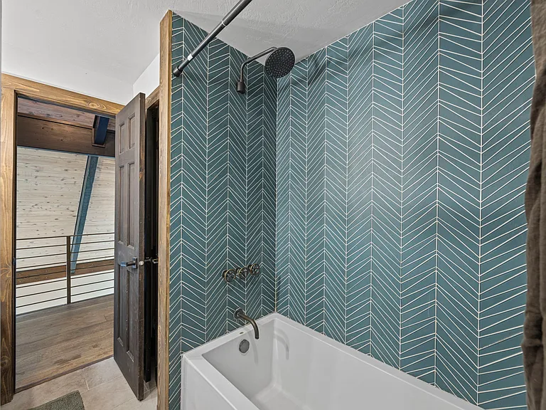 2350 Linden Dr — Photo 35