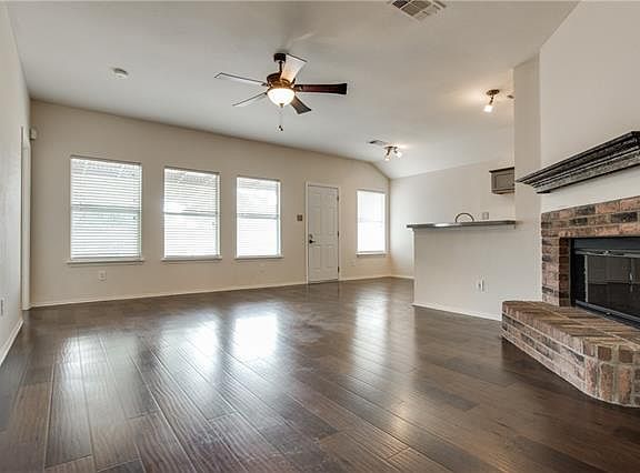 5th image of 306 Old Pecan Way