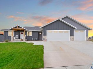 1010 Tee Off Trl, Dell Rapids, SD 57022