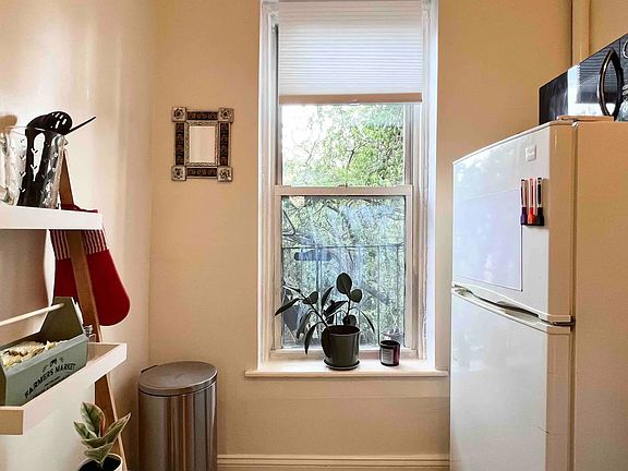 5th image of 479 Wilson Ave APT 8