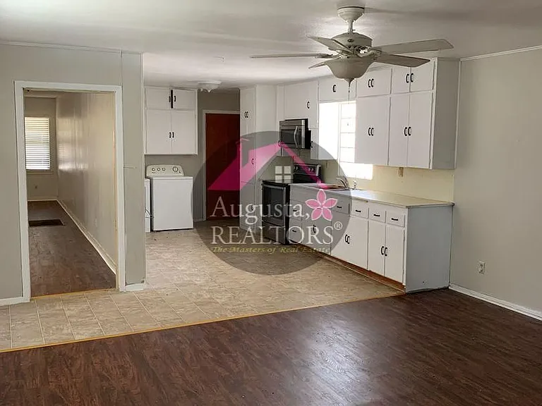 1504 McCaulley St — Photo 3