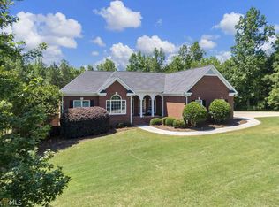 521 Oconee Ln, Commerce, GA 30529