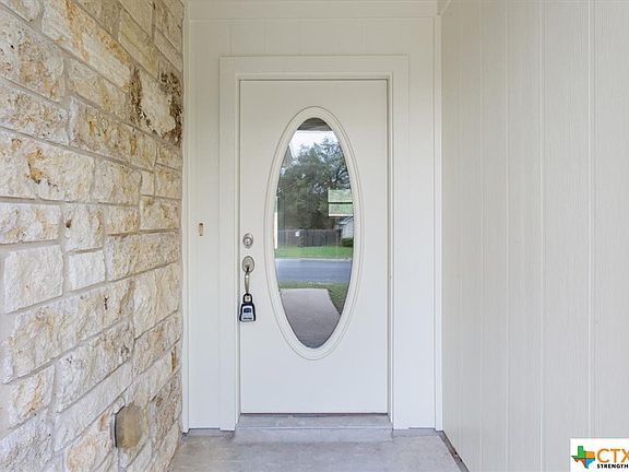 4th image of 806 Samuel Dr