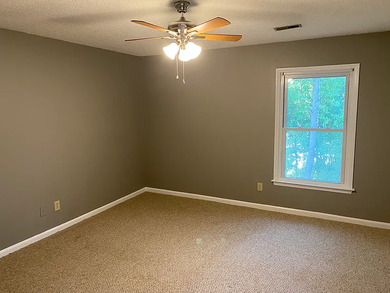 105 W Victoria Ct #D — Photo 4