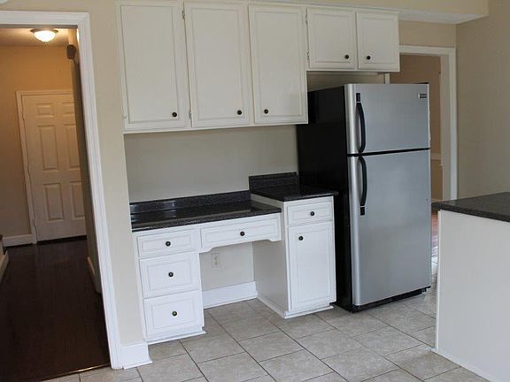 2nd image of 114 Olde Towne Dr