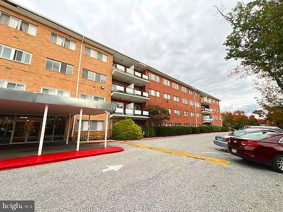 3rd image of 3737 Clarks Ln #205