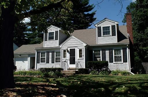 1st image of 83 Lakeshore Dr #1