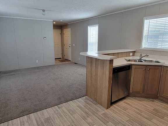 3rd image of 875 Grand River Avenue Gate #23
