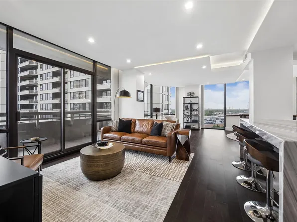 14 Greenway Plz Unit 10P, Houston, TX 77046