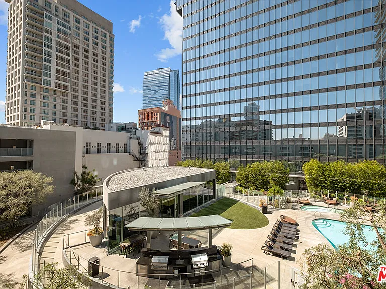 901 S Flower St #703 — Photo 15