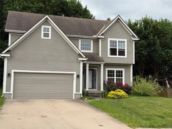 421 SW Stacey Dr, Lees Summit, MO 64082