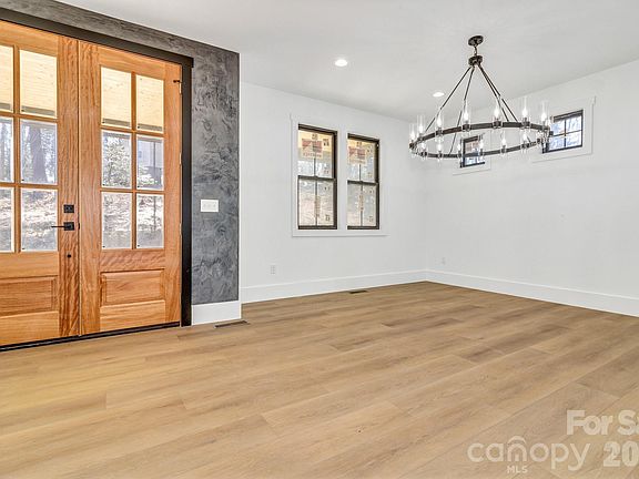 4th image of 81 Goldenwood Ln