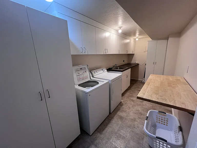Oversized laundry room